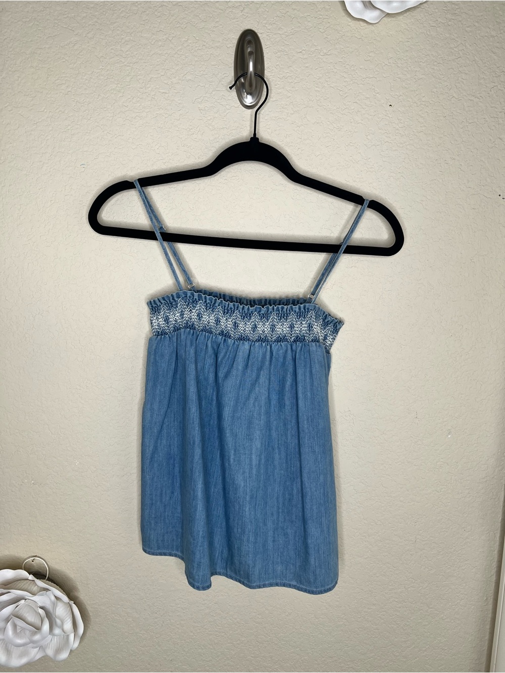 NTM: Vince Camuto Chambray Smocked Cami Tank Top XS 100% Cotton Blue